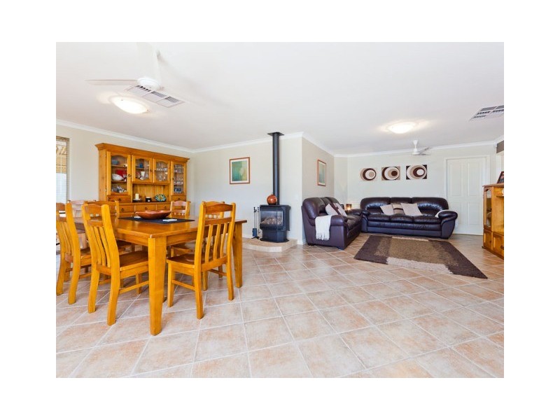 8 Farrier Court, Wellard WA 6170