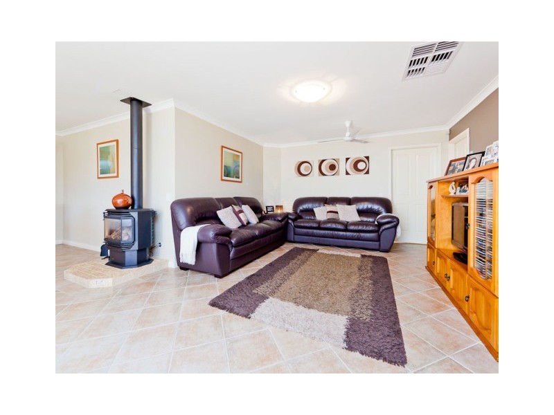 8 Farrier Court, Wellard WA 6170