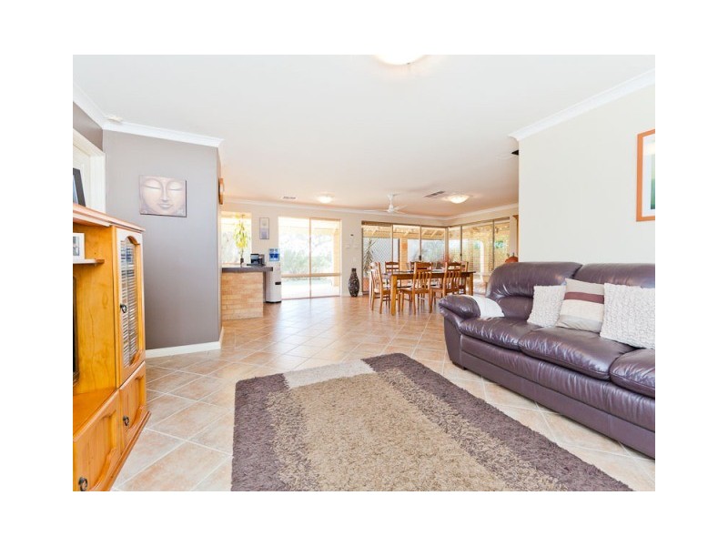 8 Farrier Court, Wellard WA 6170