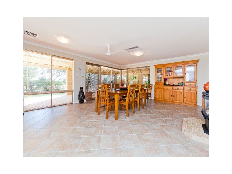 8 Farrier Court, Wellard WA 6170