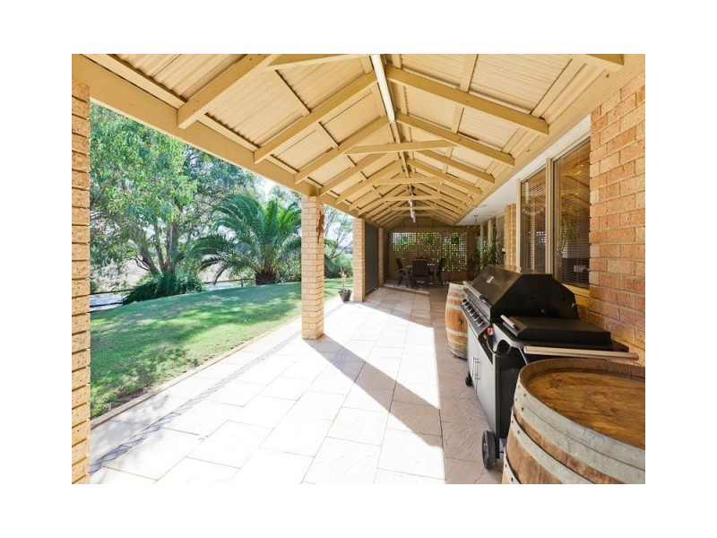 8 Farrier Court, Wellard WA 6170