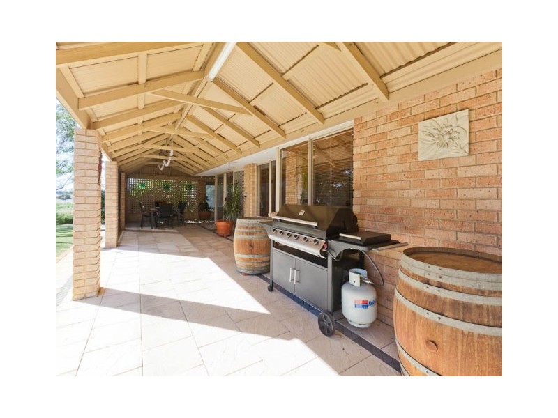 8 Farrier Court, Wellard WA 6170