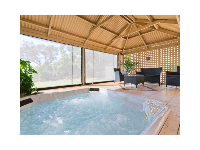 8 Farrier Court, Wellard WA 6170