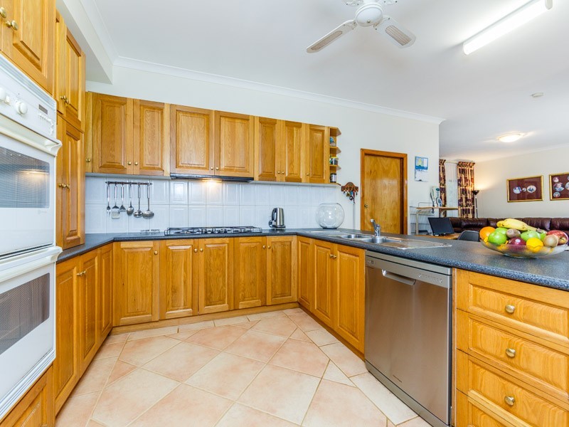 28 Shipwright Avenue, Wellard WA 6170