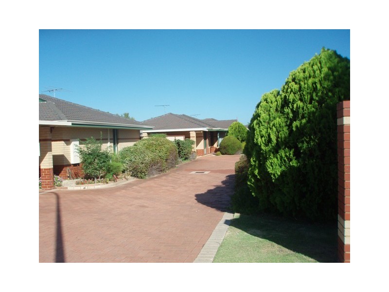 2/6 Elanora Drive, Cooloongup WA 6168