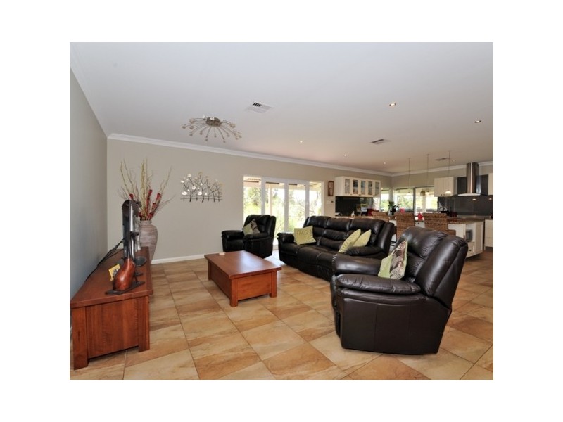 172 Braddock Road, Wellard WA 6170