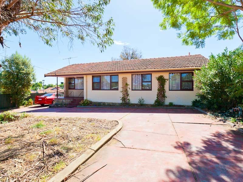 13 Barron Way, Orelia WA 6167