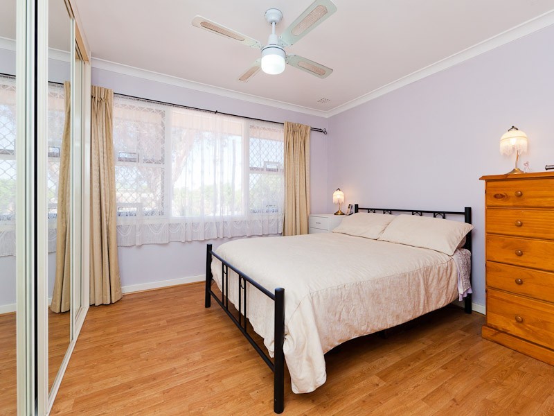 13 Barron Way, Orelia WA 6167