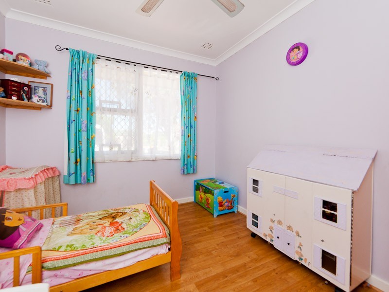 13 Barron Way, Orelia WA 6167