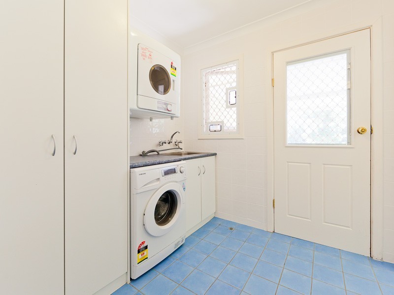 13 Barron Way, Orelia WA 6167