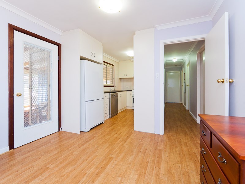 13 Barron Way, Orelia WA 6167