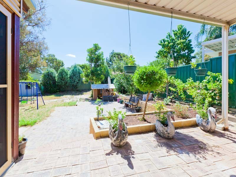 13 Barron Way, Orelia WA 6167