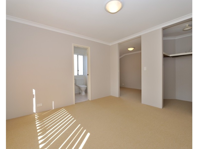 14 Walmer Place, Orelia WA 6167