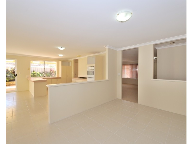 14 Walmer Place, Orelia WA 6167