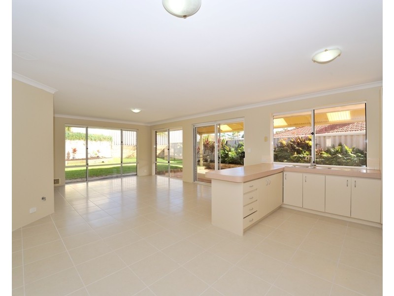 14 Walmer Place, Orelia WA 6167