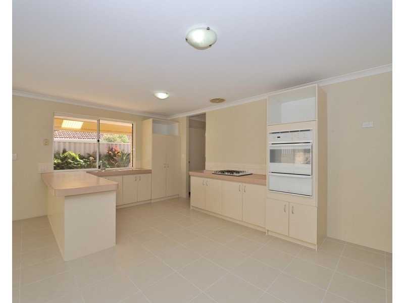 14 Walmer Place, Orelia WA 6167