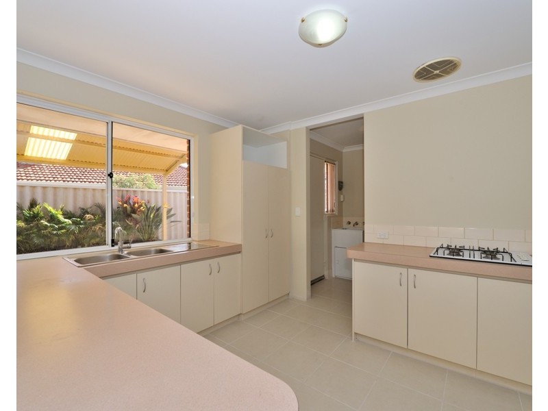 14 Walmer Place, Orelia WA 6167