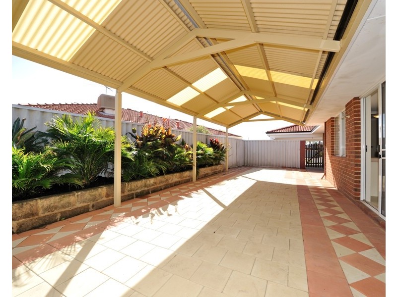 14 Walmer Place, Orelia WA 6167