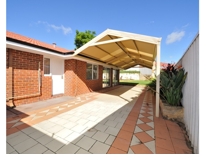 14 Walmer Place, Orelia WA 6167