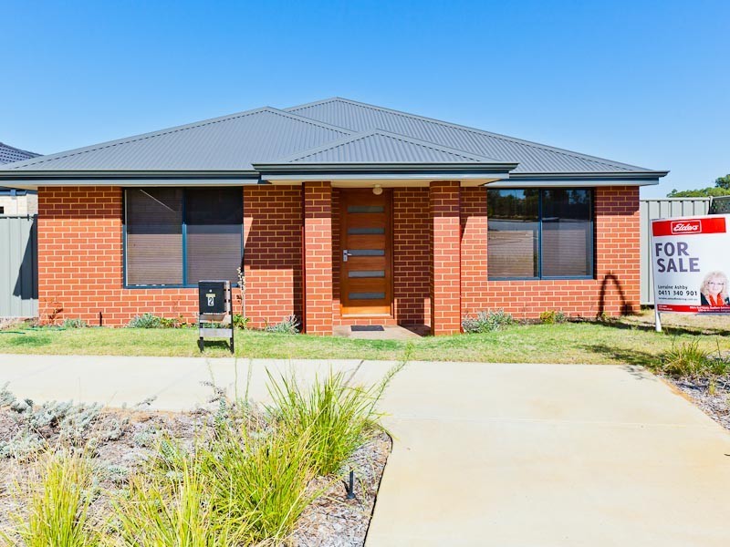 2 Thaxted Street, Wellard WA 6170