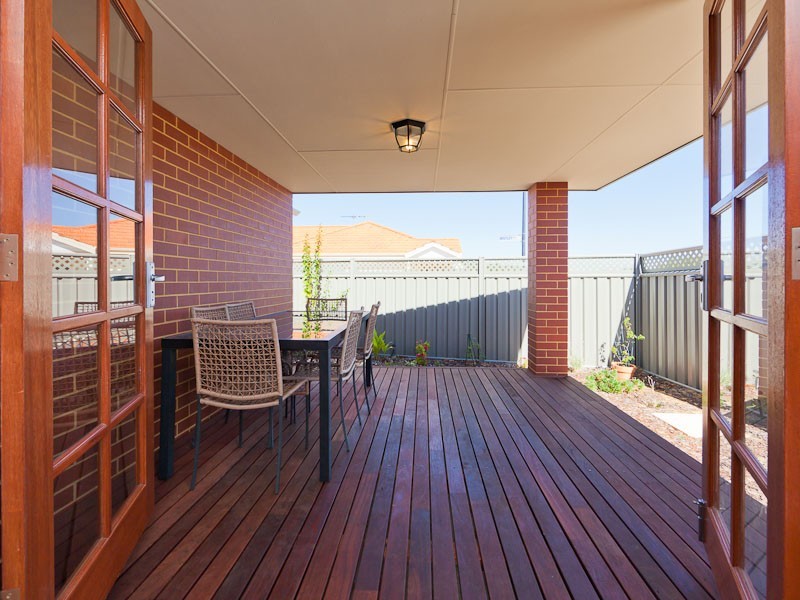2 Thaxted Street, Wellard WA 6170