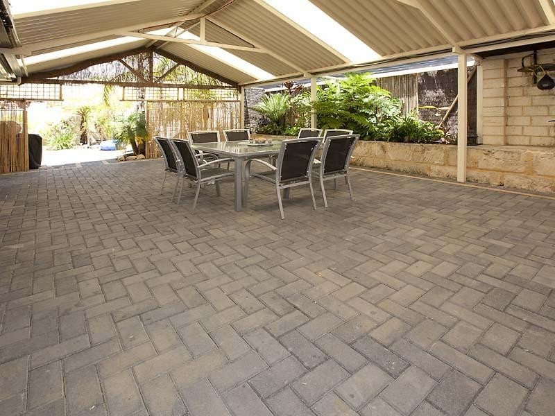 17 Holyrood Close, Orelia WA 6167