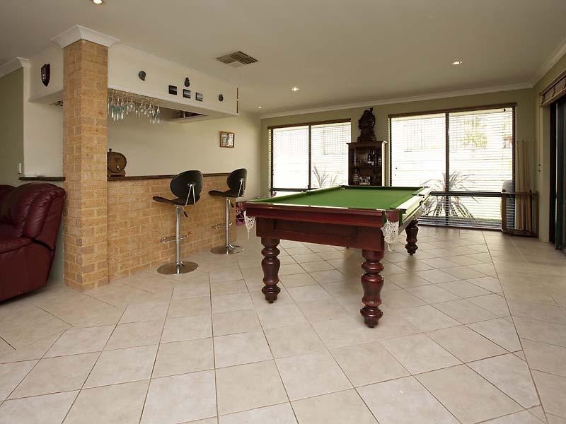 17 Holyrood Close, Orelia WA 6167