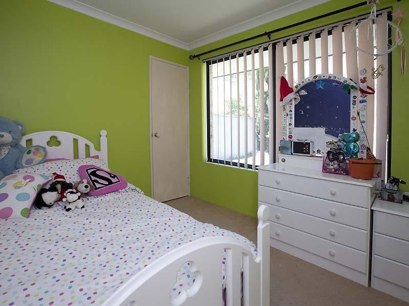 17 Holyrood Close, Orelia WA 6167