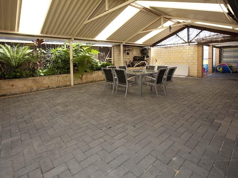 17 Holyrood Close, Orelia WA 6167