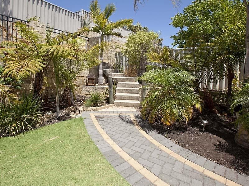 17 Holyrood Close, Orelia WA 6167