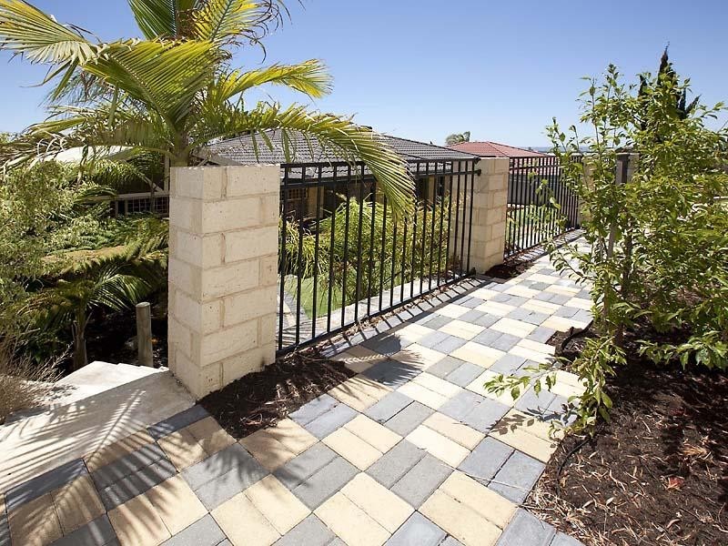 17 Holyrood Close, Orelia WA 6167