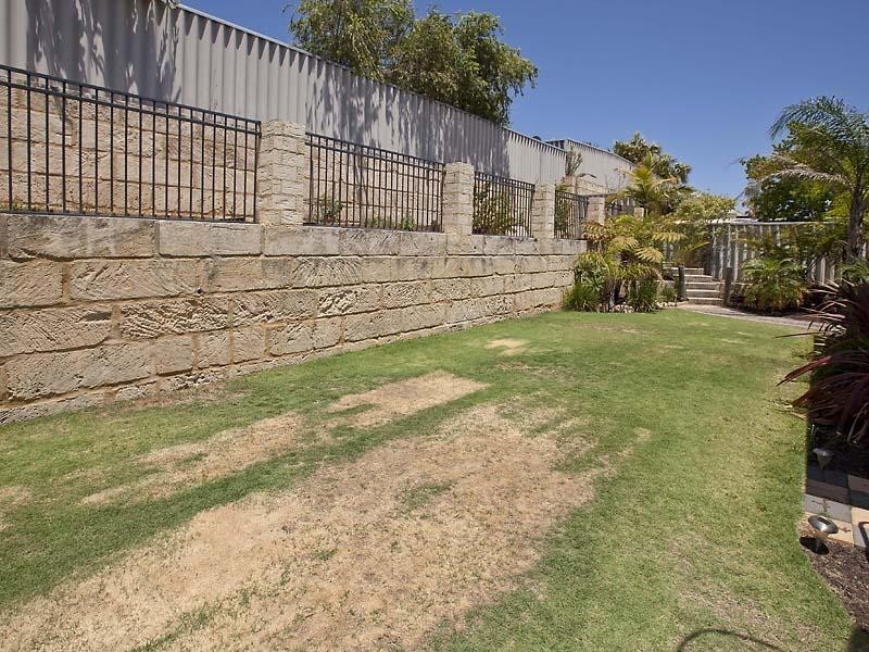 17 Holyrood Close, Orelia WA 6167