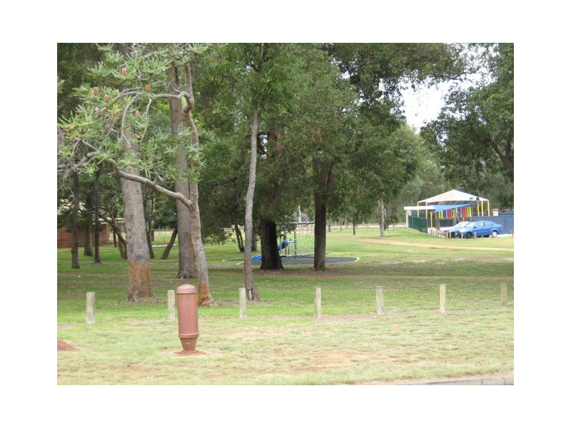 2 Edwards Street, Leda WA 6170