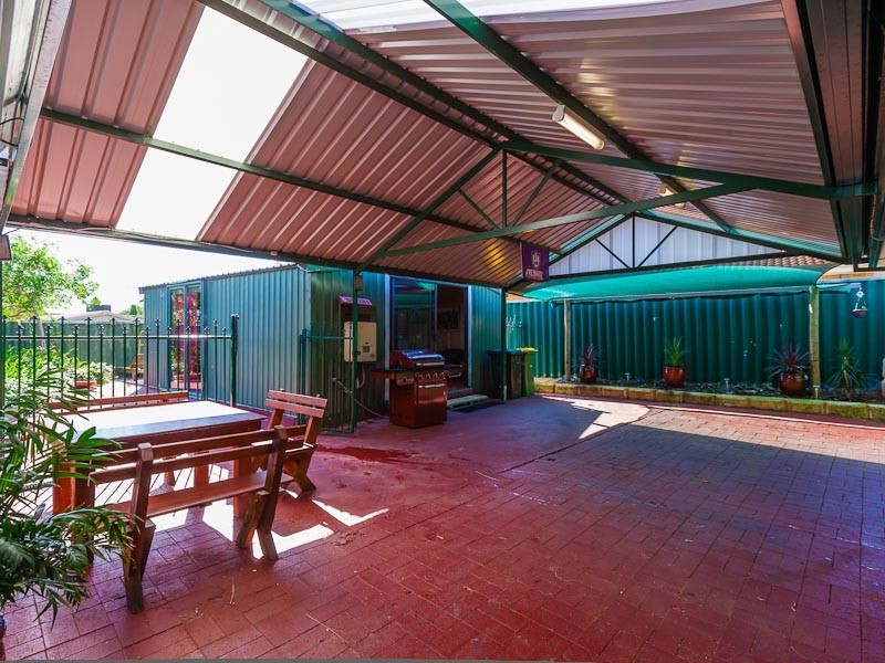 3 Perriam Close, Parmelia WA 6167