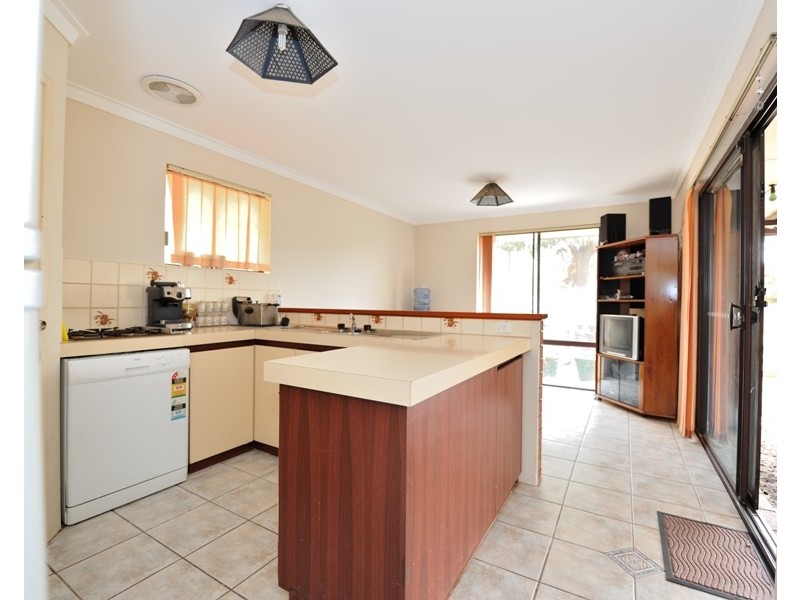 24 Larkspur Cross, Yangebup WA 6164