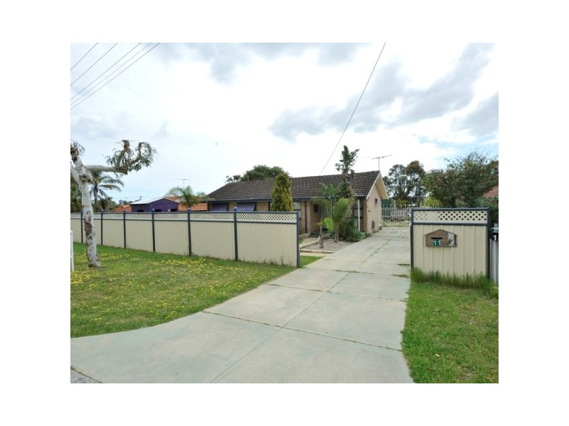 11 Farmer Way, Parmelia WA 6167