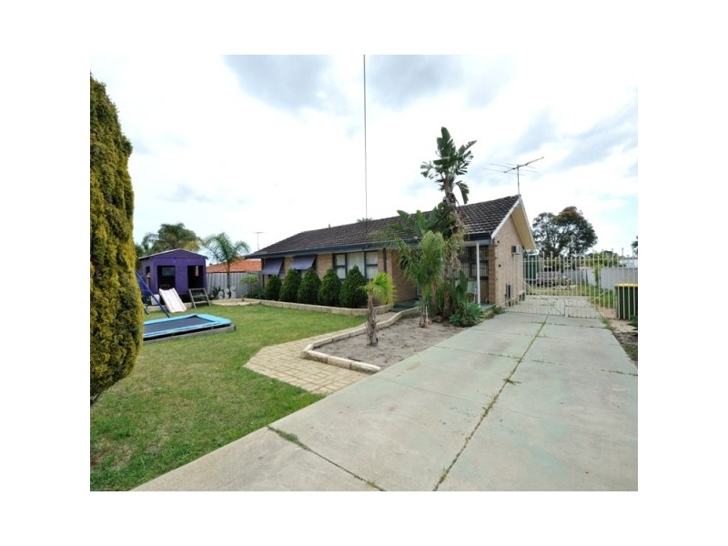 11 Farmer Way, Parmelia WA 6167