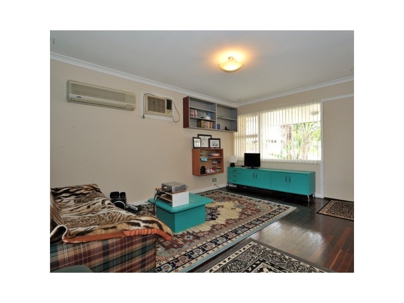 11 Farmer Way, Parmelia WA 6167