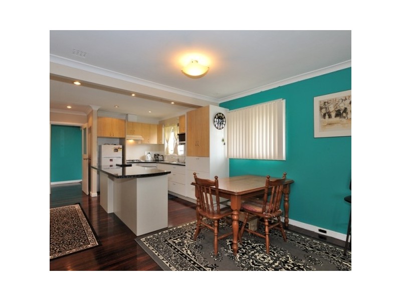11 Farmer Way, Parmelia WA 6167