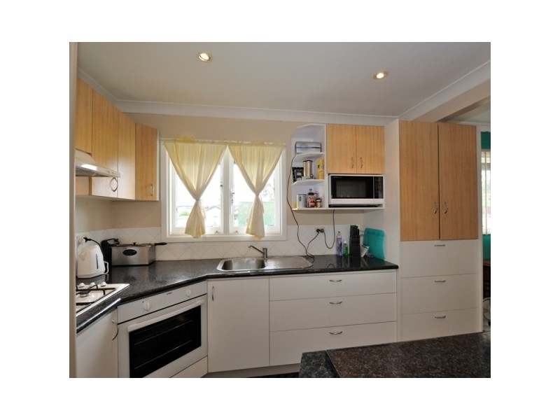 11 Farmer Way, Parmelia WA 6167