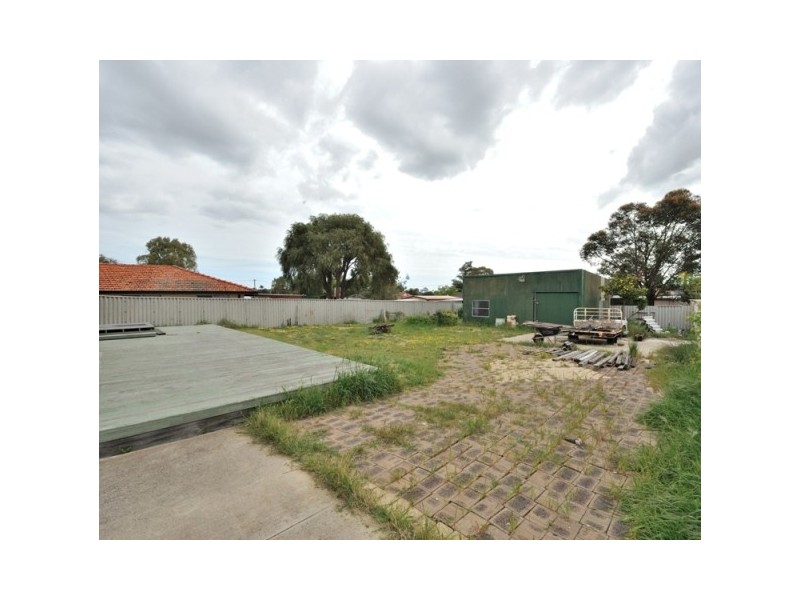 11 Farmer Way, Parmelia WA 6167