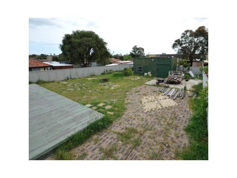 11 Farmer Way, Parmelia WA 6167