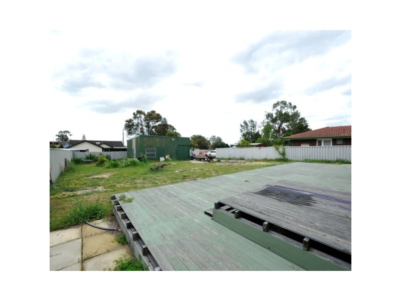 11 Farmer Way, Parmelia WA 6167