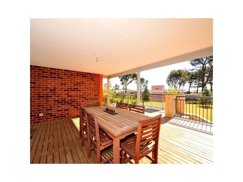 4 Topaz Lane, Wellard WA 6170