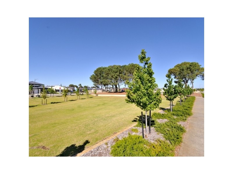 4 Topaz Lane, Wellard WA 6170