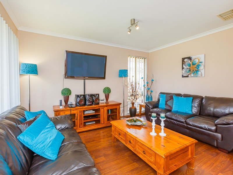 14 Cowlishaw Rise, Parmelia WA 6167