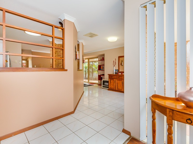 14 Cowlishaw Rise, Parmelia WA 6167