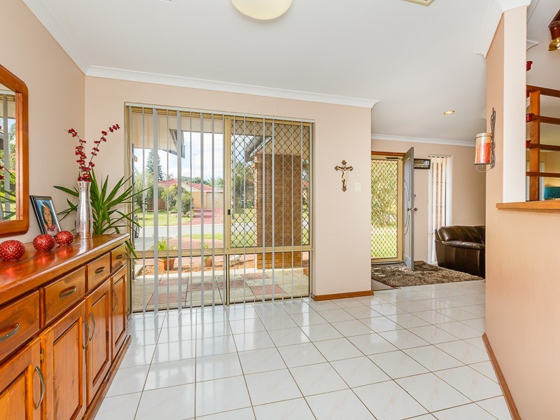 14 Cowlishaw Rise, Parmelia WA 6167