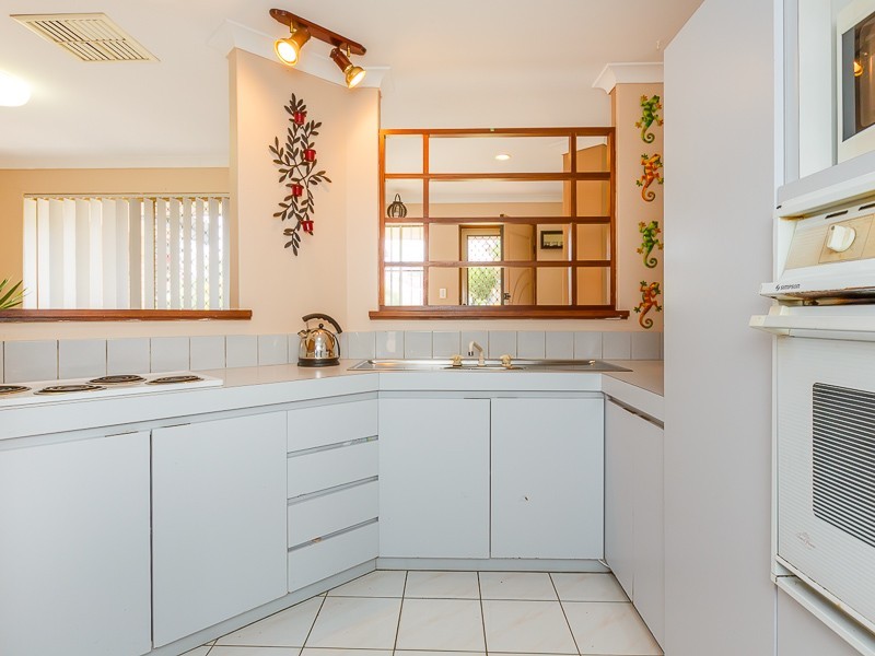 14 Cowlishaw Rise, Parmelia WA 6167