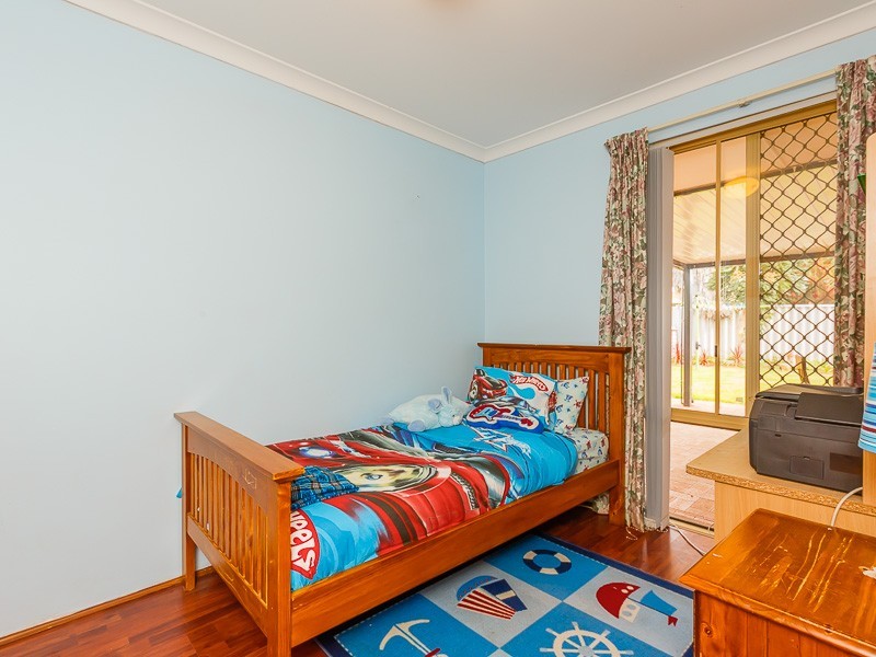 14 Cowlishaw Rise, Parmelia WA 6167